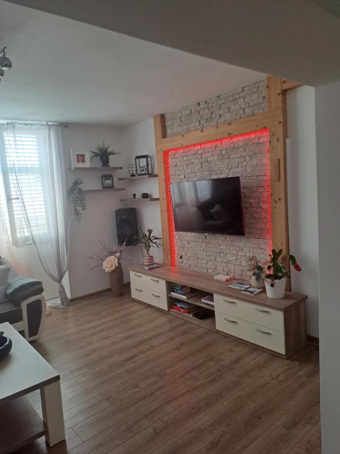 Apartman Nera Apartment โพลเช ภายนอก รูปภาพ